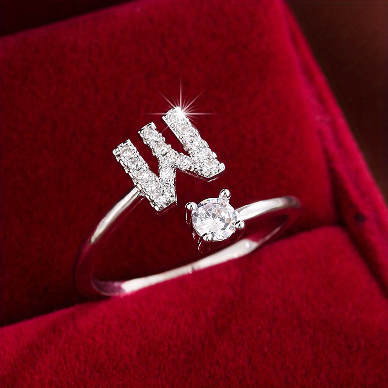 Inel înconjurat cu litere elegant, cu zirconi strălucitori