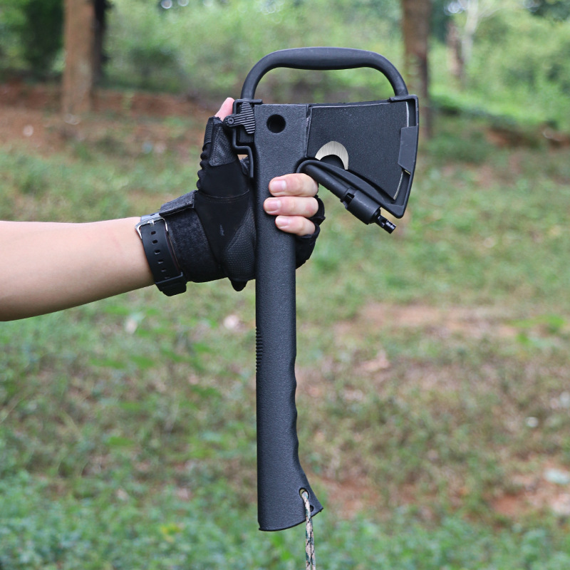 Multifunkčná outdoorová kempingová sekera
