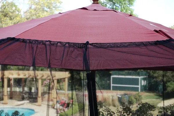 Paravan de masă cu umbrelă romană în aer liber, plasă împotriva insectelor