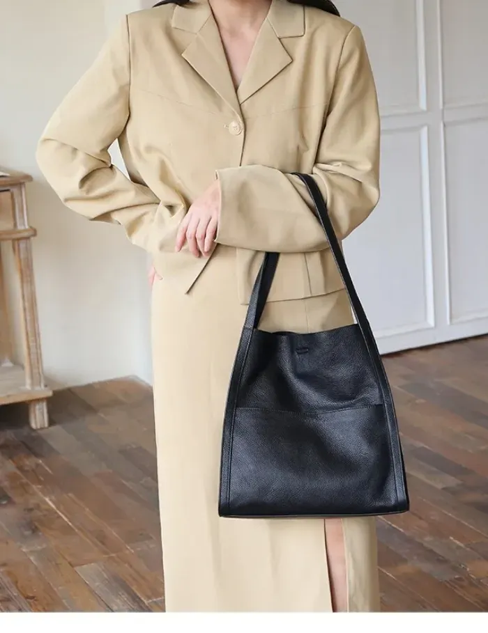 GEANTĂ DE UMĂR MONOCROMĂ SIMPLĂ DIN PIELE NATURALĂ