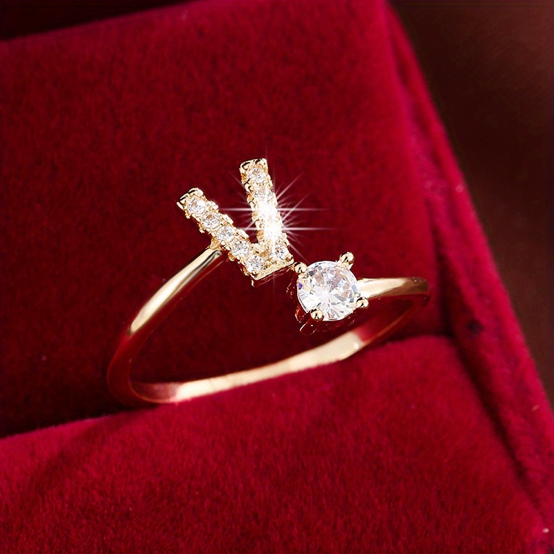 Inel înconjurat cu litere elegant, cu zirconi strălucitori