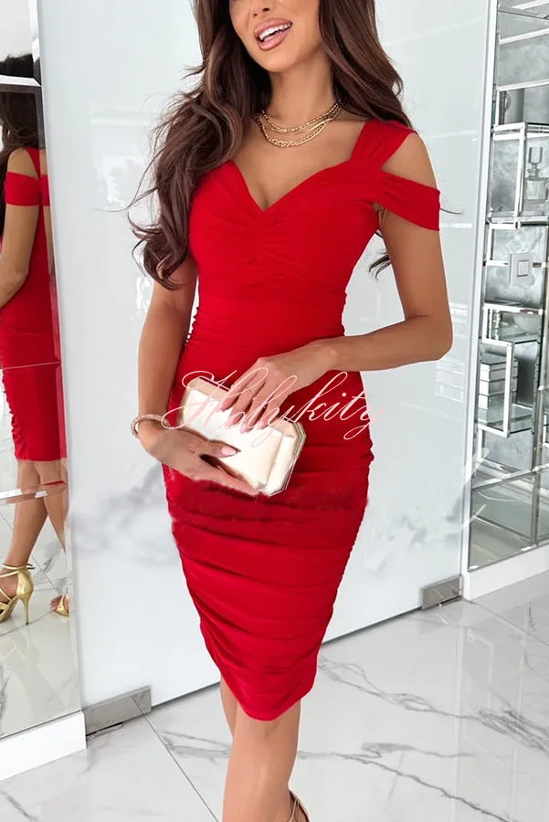 Raise A Toast Rochie Midi cu umeri reci și creion încrețit