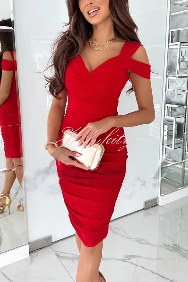 Raise A Toast Rochie Midi cu umeri reci și creion încrețit