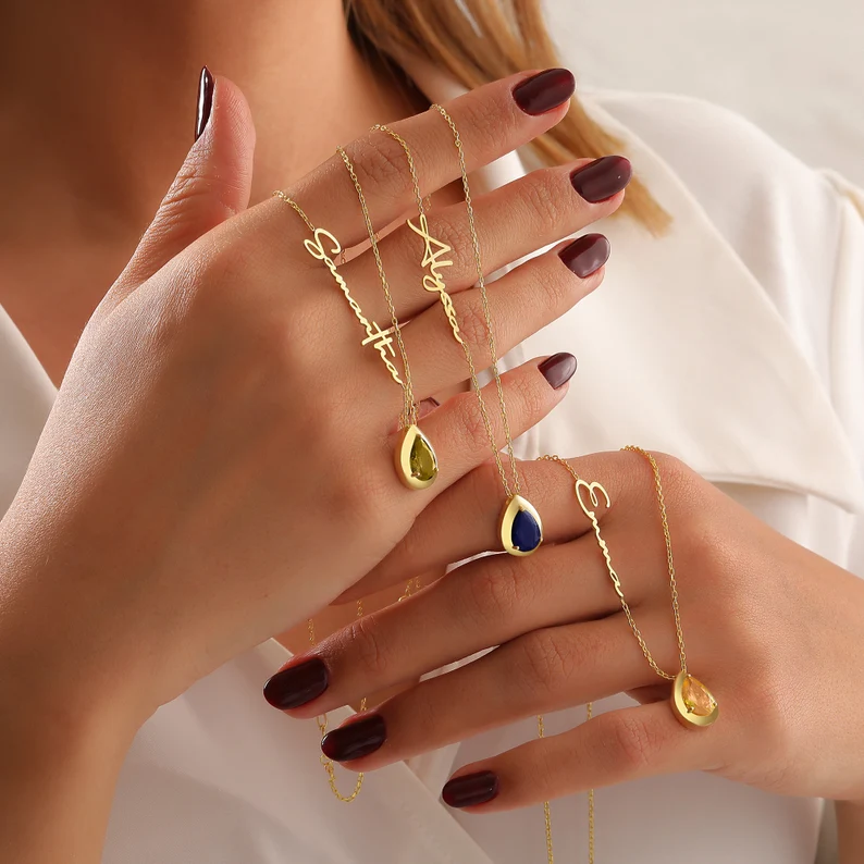 Piatra de nastere minimalista lucrata manual, colier personalizat din aur de 14k cu nume si piatra de nastere, cadou de Ziua Mamei pentru ea, bijuterii din piatra de nastere pentru femei