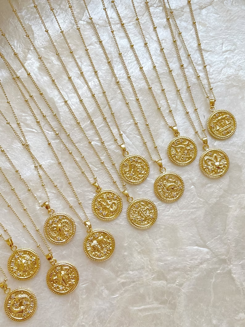 ✨ Zodiako monetų karoliai - unikalus auksu inkrustuotas dizainas, puiki gimtadienio dovana jai! 🎁