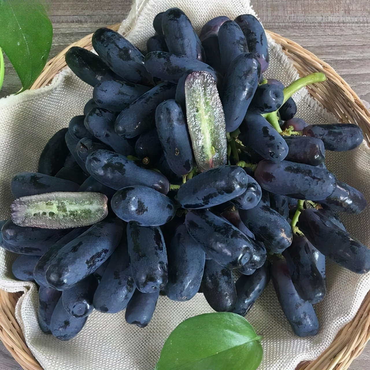 🔥Last Day 50% OFF- High-Quaility Sapphire Grapes Seeds- 98% Germination