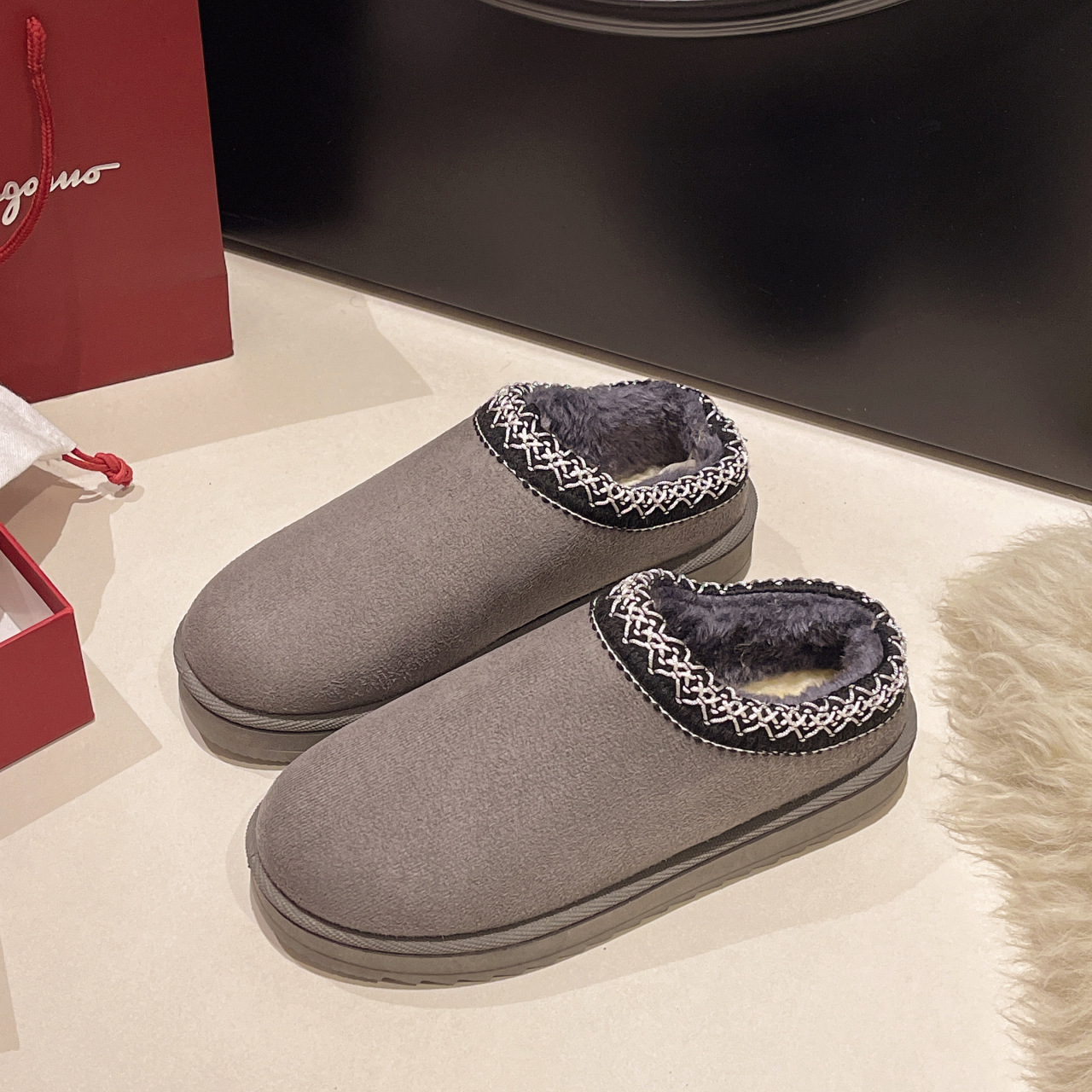 Women's Fur Lined Sandals And Platform Snow Boots - Warm And Durable Shoes For Outdoor Non Slip Comfort, Thickened Flat Soles With Winter Slippers