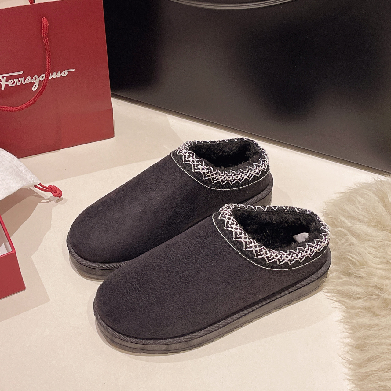 Women's Fur Lined Sandals And Platform Snow Boots - Warm And Durable Shoes For Outdoor Non Slip Comfort, Thickened Flat Soles With Winter Slippers