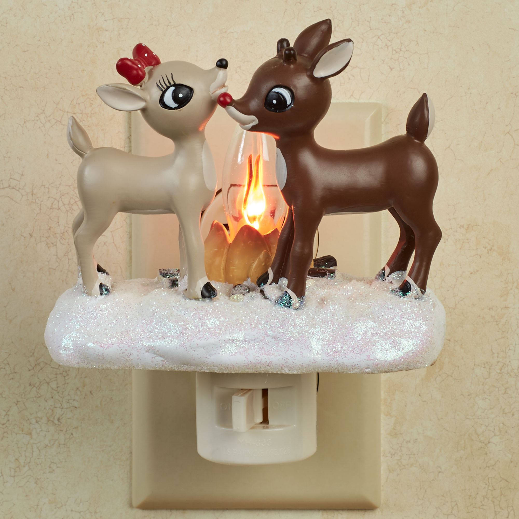 Reindeer Night Light with Flickering Flame – LED Faux Campfire Lamp for Christmas & Halloween Decor, Warm White Twinkling Nightlight for Bedroom, Living Room – Plug in Holiday Home Decoration