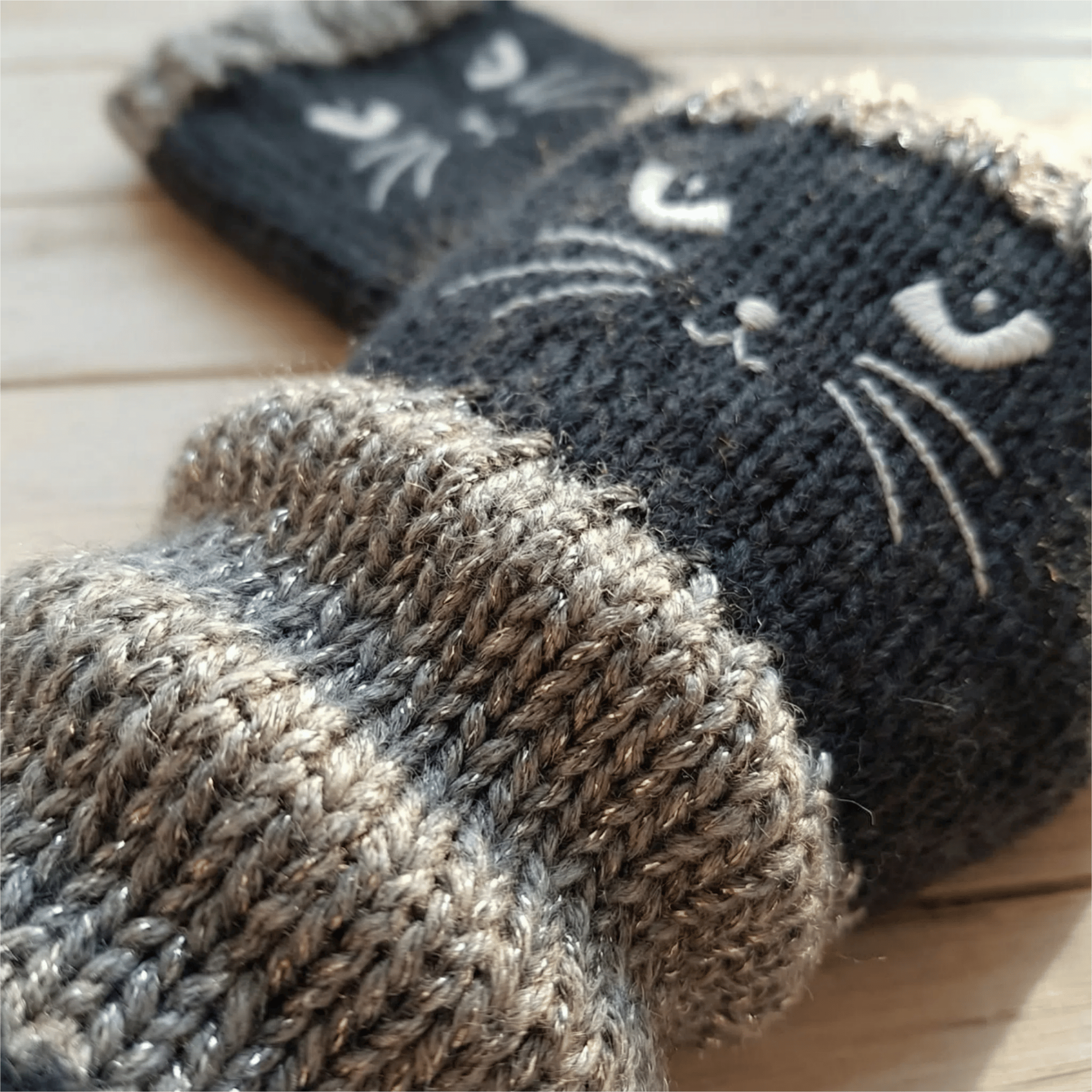 🔥Winter Hot Sale🔥Cat Embroidery Fingerless Gloves - Cozy, Stylish, Casual Winter Wear