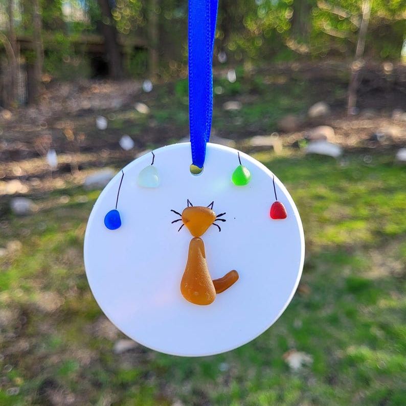 Genuine Amber Orange Seaglass Cat & Seaglass Holiday Lights Ornament/Seaglass Ornament/Seaglass Cat Ornament/Cat Pebble Art/Seaglass Cat Art