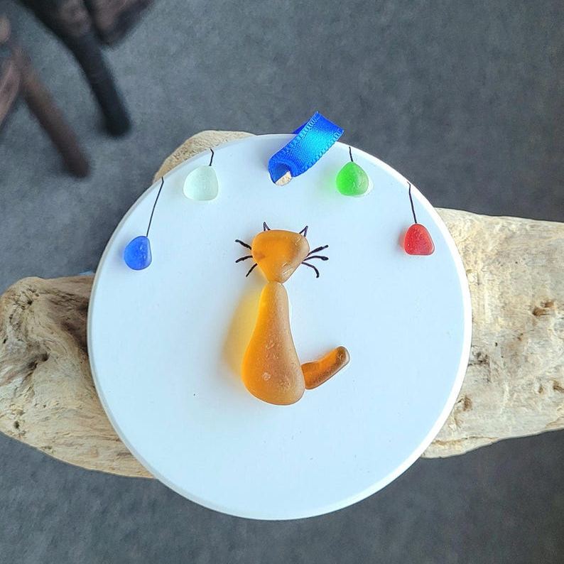 Genuine Amber Orange Seaglass Cat & Seaglass Holiday Lights Ornament/Seaglass Ornament/Seaglass Cat Ornament/Cat Pebble Art/Seaglass Cat Art