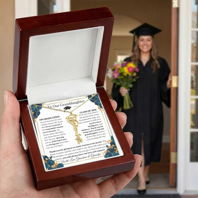 🎓Granddaughter Graduation Necklace - Personalized Name