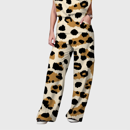 Women's Cargo Scrub Pants with Stylish Tailoring Details
