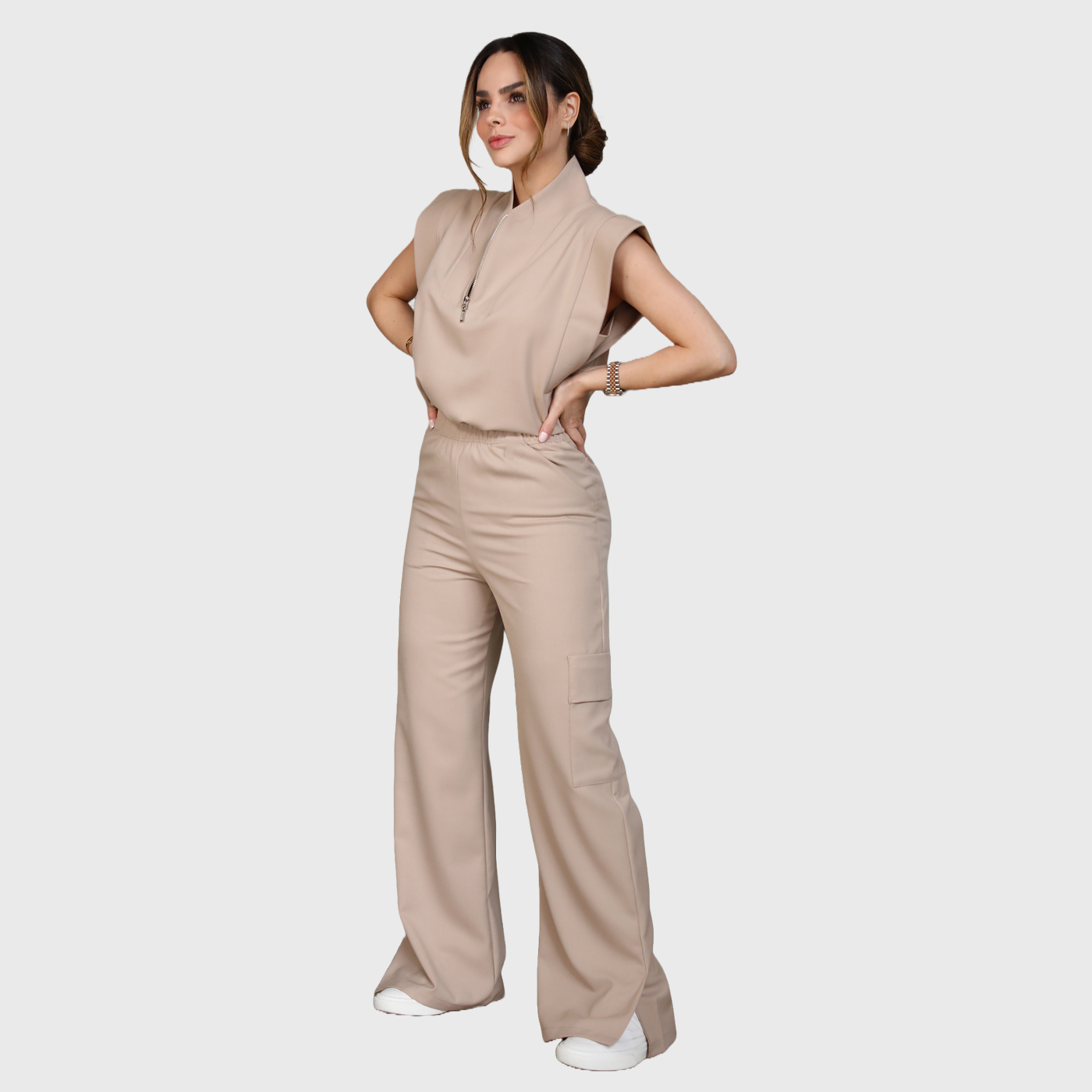 Women's Cargo Scrub Pants with Stylish Tailoring Details