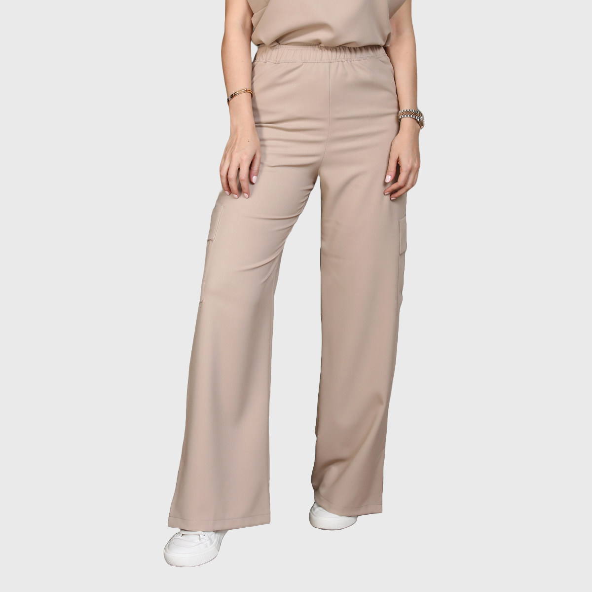 Women's Cargo Scrub Pants with Stylish Tailoring Details
