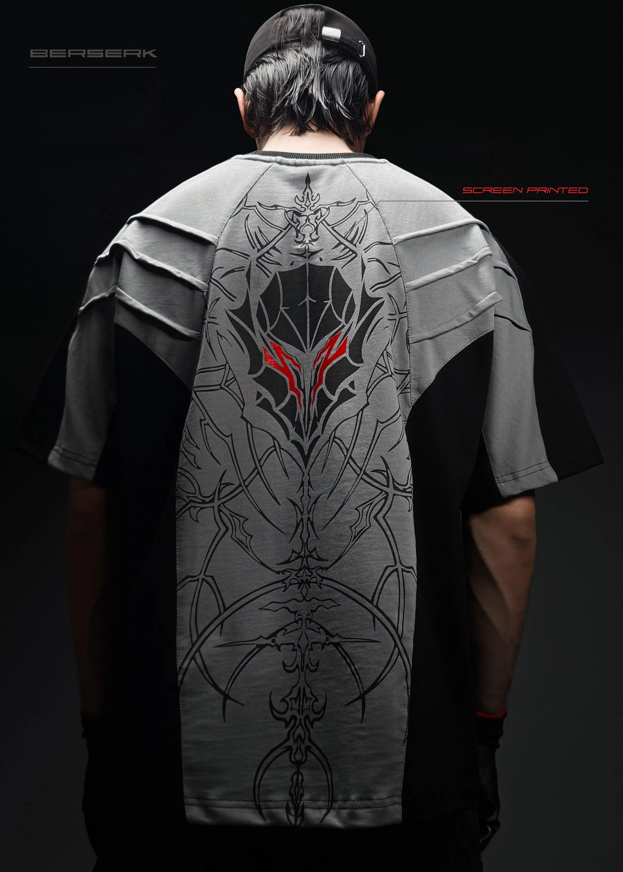 BERSERK ARMOUR / OVERSIZED T-SHIRT