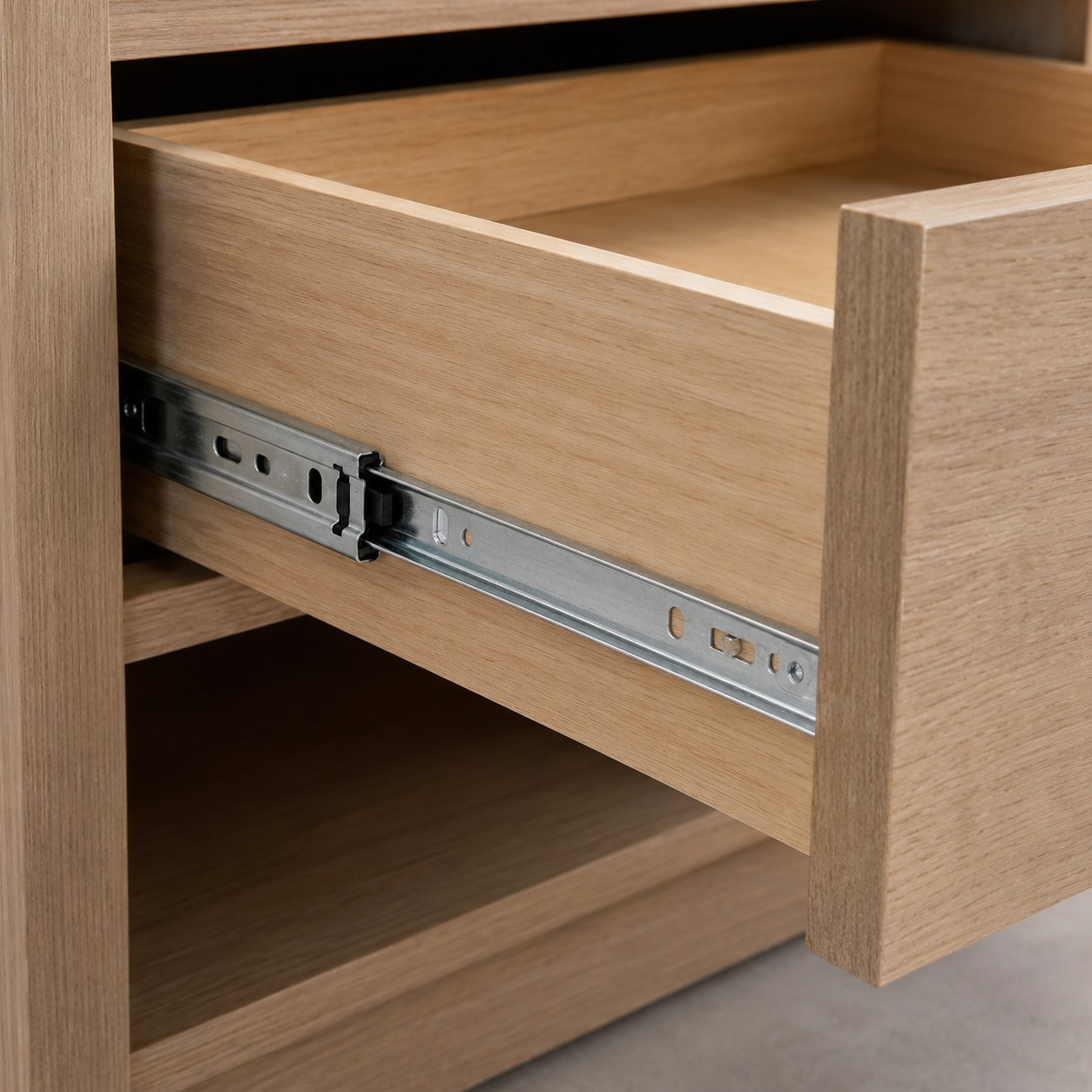 Basic metal fittings or exposed drawer rails