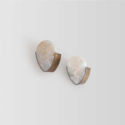 Alabaster V Wall Sconce-Fullstarlighting