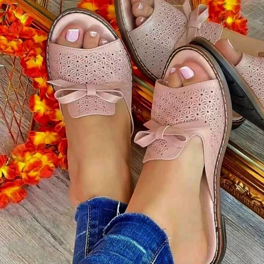 ryté pantofle s vyříznutou mašličkou