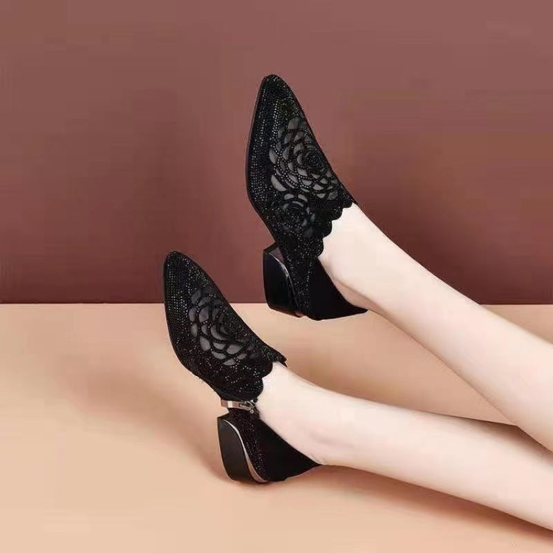 Prodyšné lodičky ze síťoviny se špičatou špičkou a mohutným podpatkem