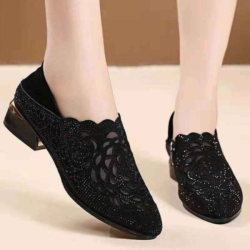 Prodyšné lodičky ze síťoviny se špičatou špičkou a mohutným podpatkem