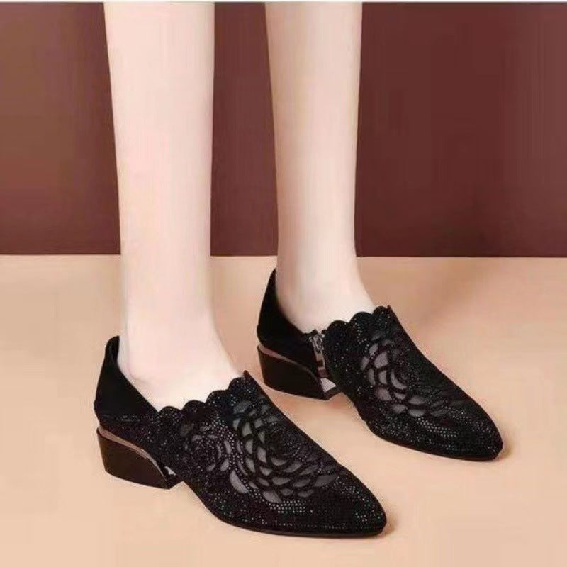 Prodyšné lodičky ze síťoviny se špičatou špičkou a mohutným podpatkem