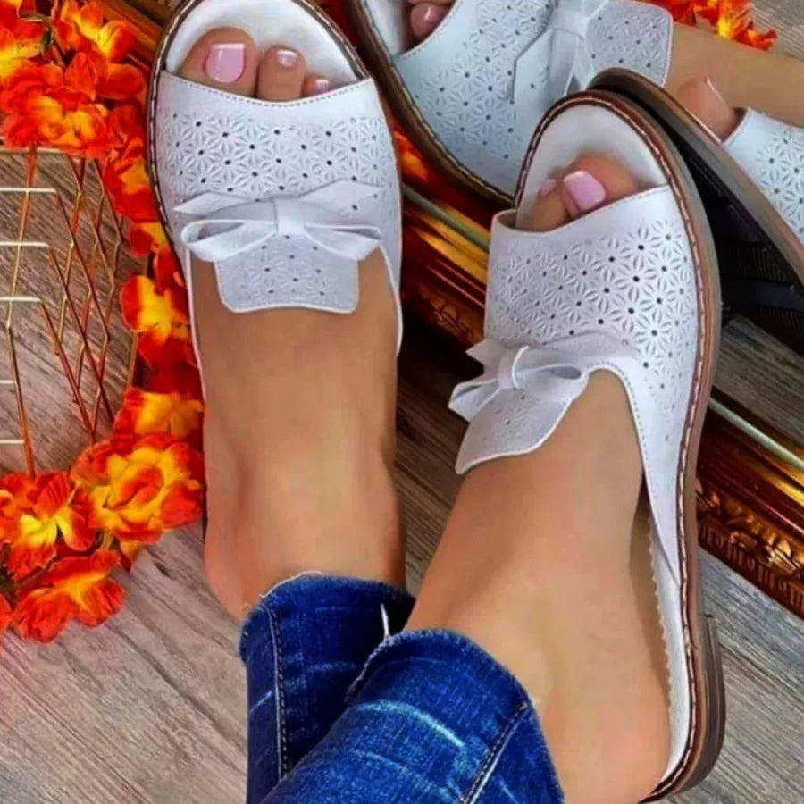 ryté pantofle s vyříznutou mašličkou