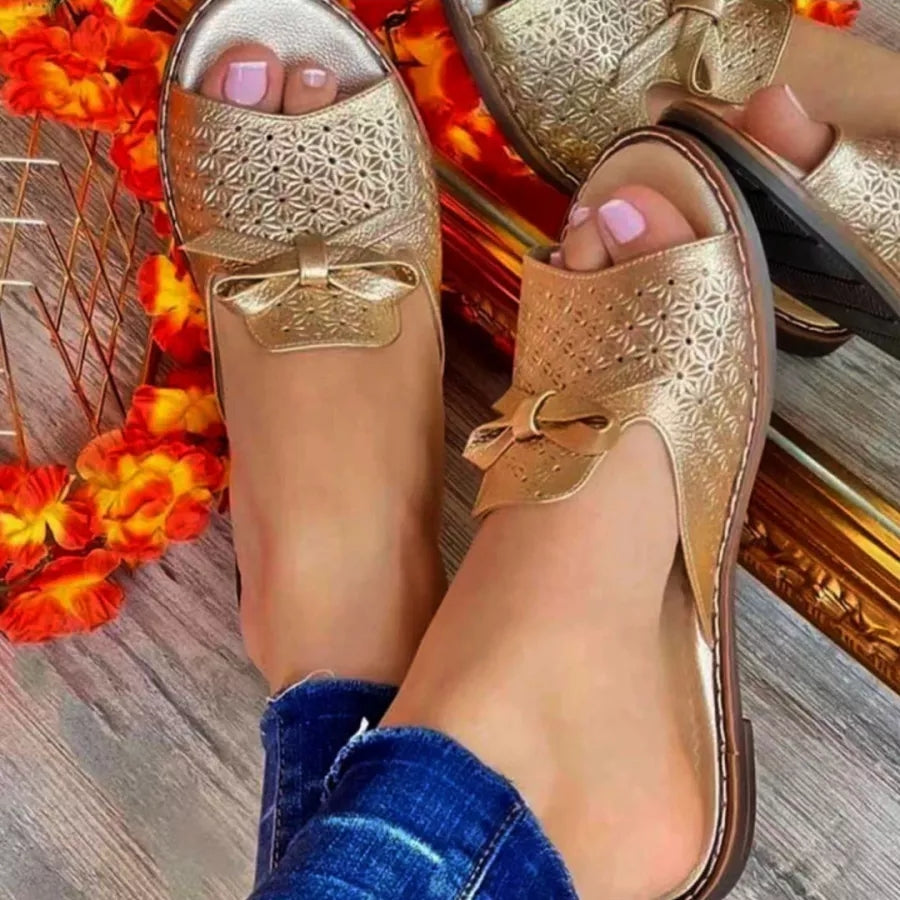 ryté pantofle s vyříznutou mašličkou