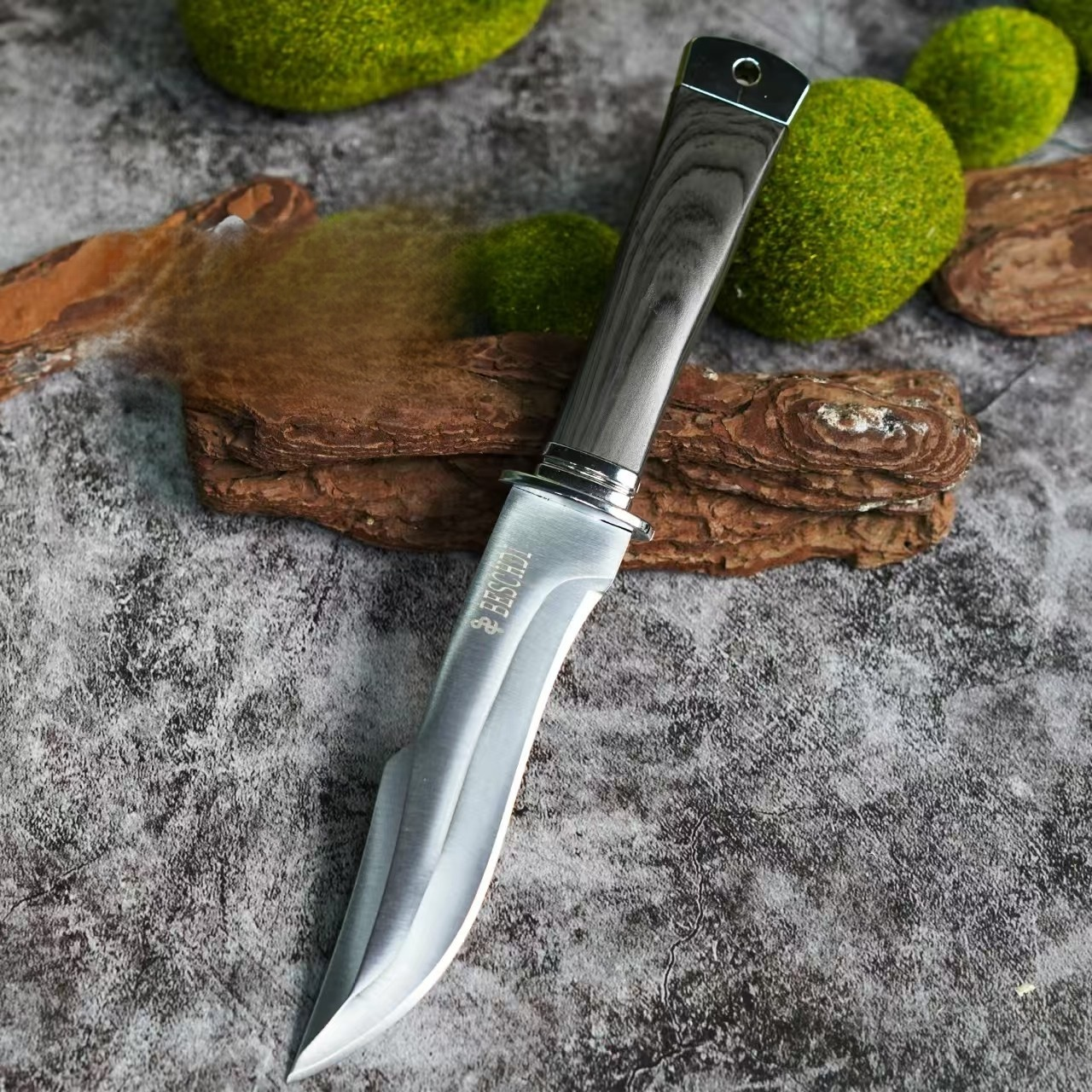 Szélvágó nagy keménységű többfunkciós szabadtéri kés