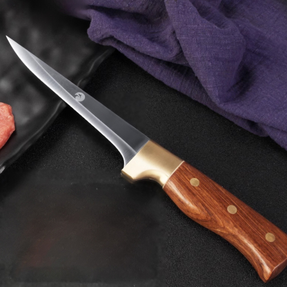 Egy vágás a csontból! Német éles kés könnyen eltávolítja a csontokat.