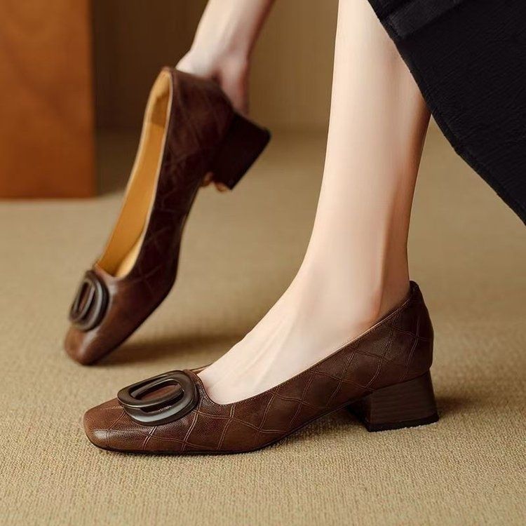 Weiche Ledermetall-Quadratkappe flacher Absatz Pumps für Damen