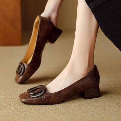 Weiche Ledermetall-Quadratkappe flacher Absatz Pumps für Damen