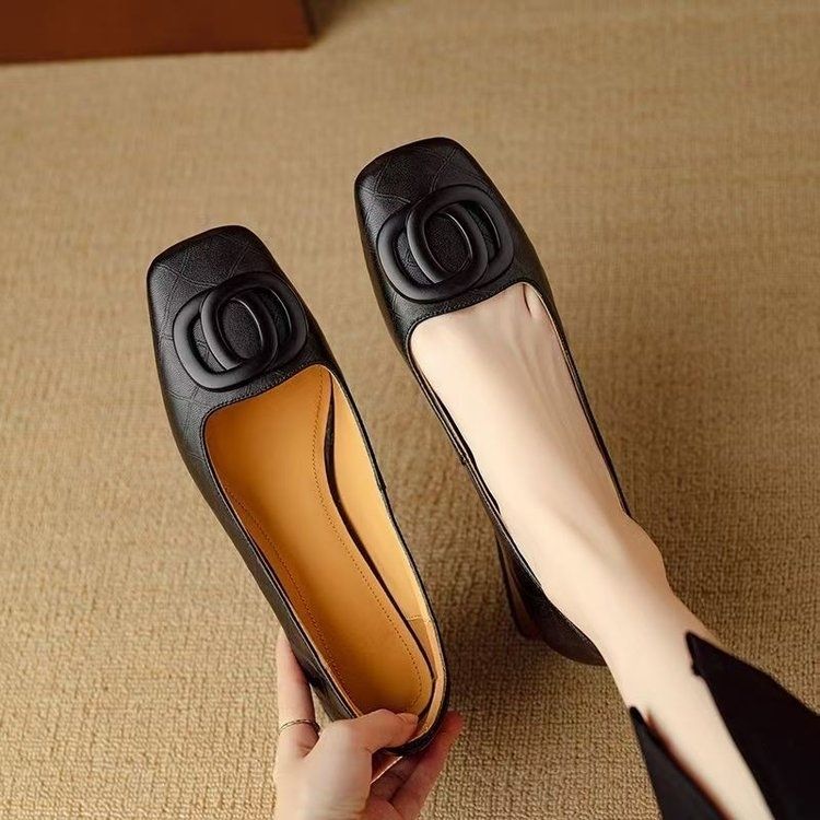 Weiche Ledermetall-Quadratkappe flacher Absatz Pumps für Damen
