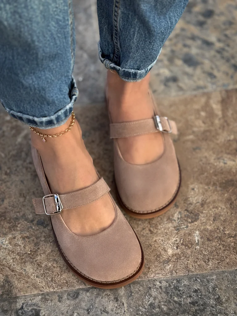 Chestnut Cake Round Toe Buckle Strap Casual Shoes