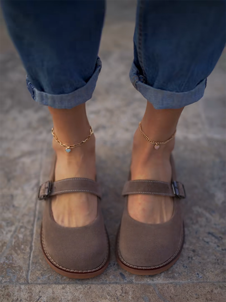 Chestnut Cake Buttoned Round Toe Shoes
