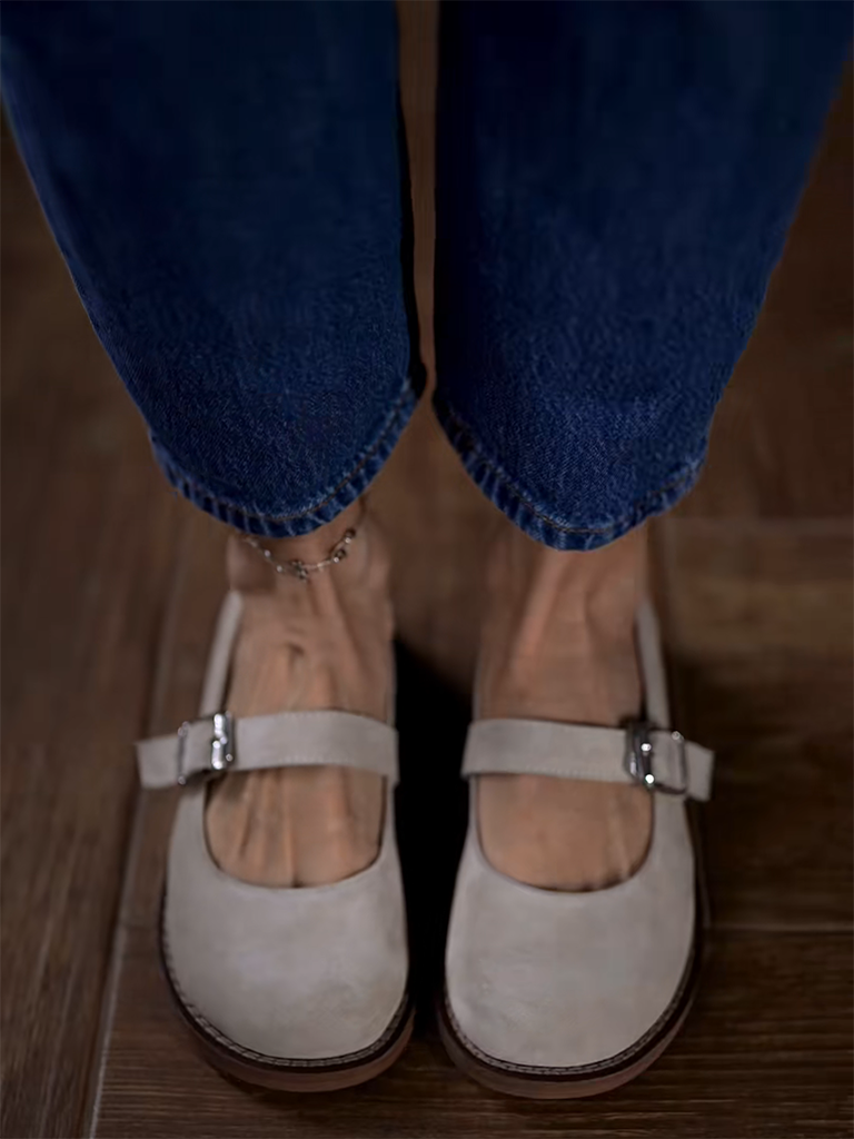 Moonlight White Round Toe Lock Strap Casual Shoes
