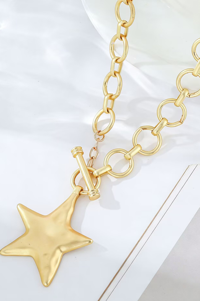 Metal five-pointed star pendant necklace