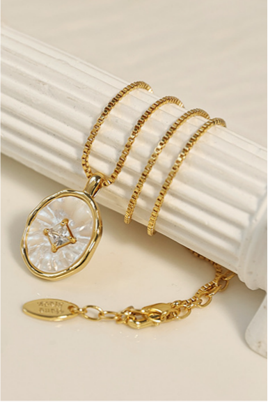 White pearl shell pendant necklace