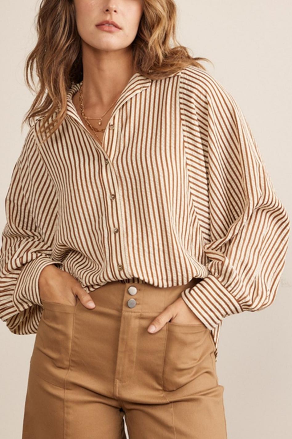 Loose-fitting long-sleeved shirt