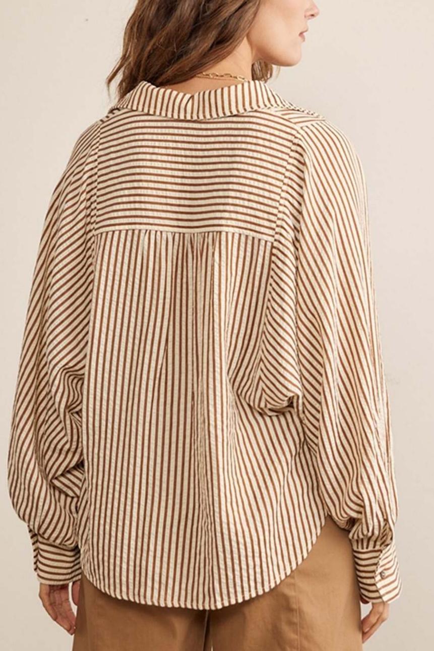 Loose-fitting long-sleeved shirt