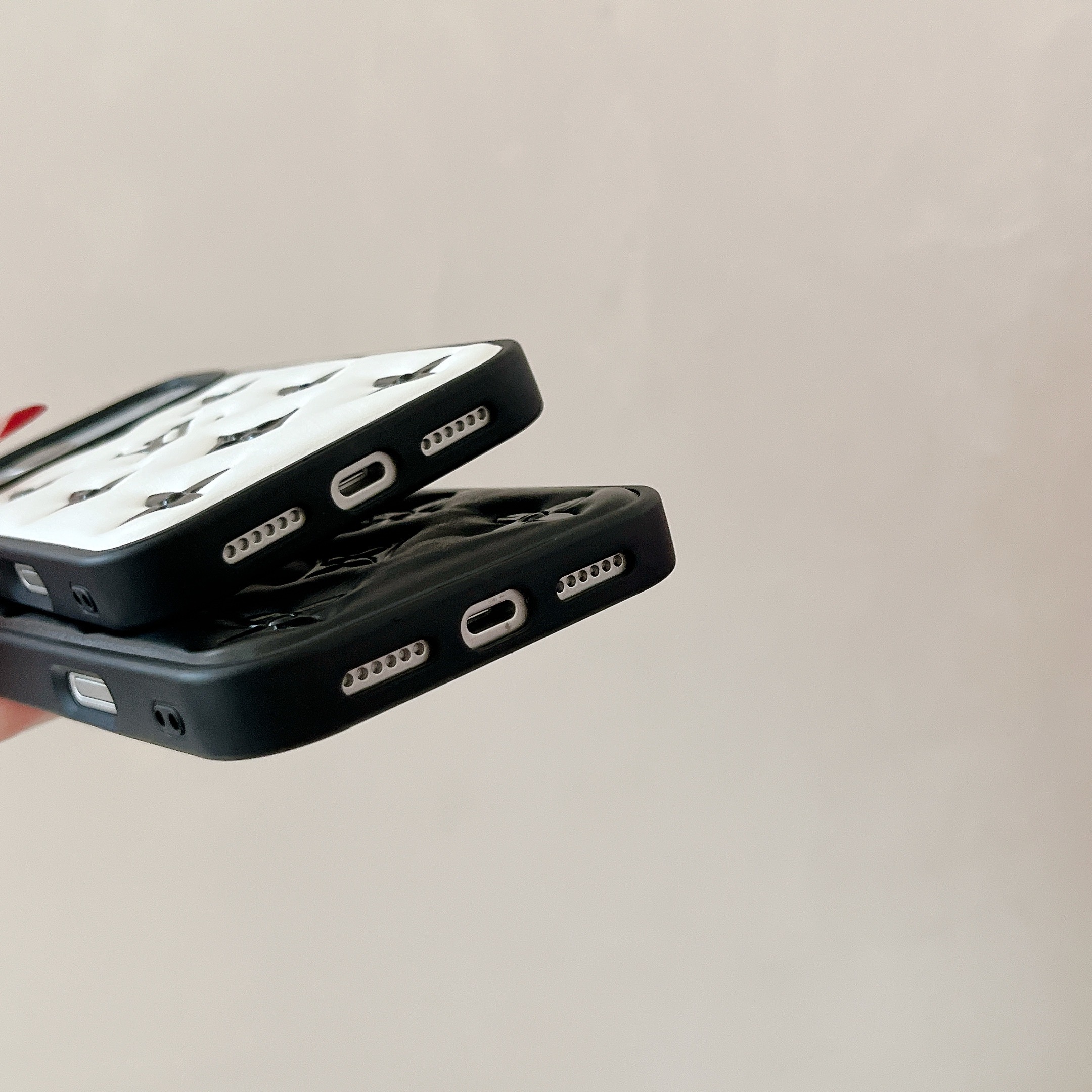 Stylish Monogram iPhone case gold  – GFLV0037