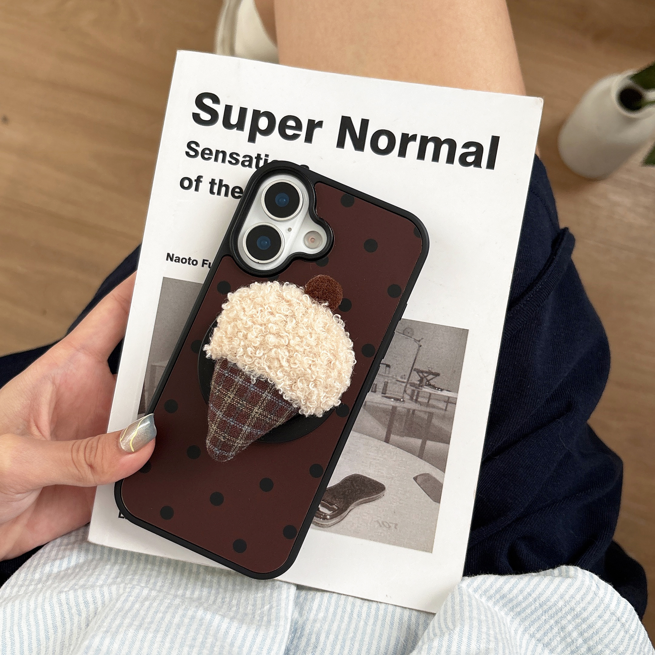 Brown Dotted MagSafe-Compatible Phone Case with Holder for iPhone 17/16/15/14/13 Series – CF2500014