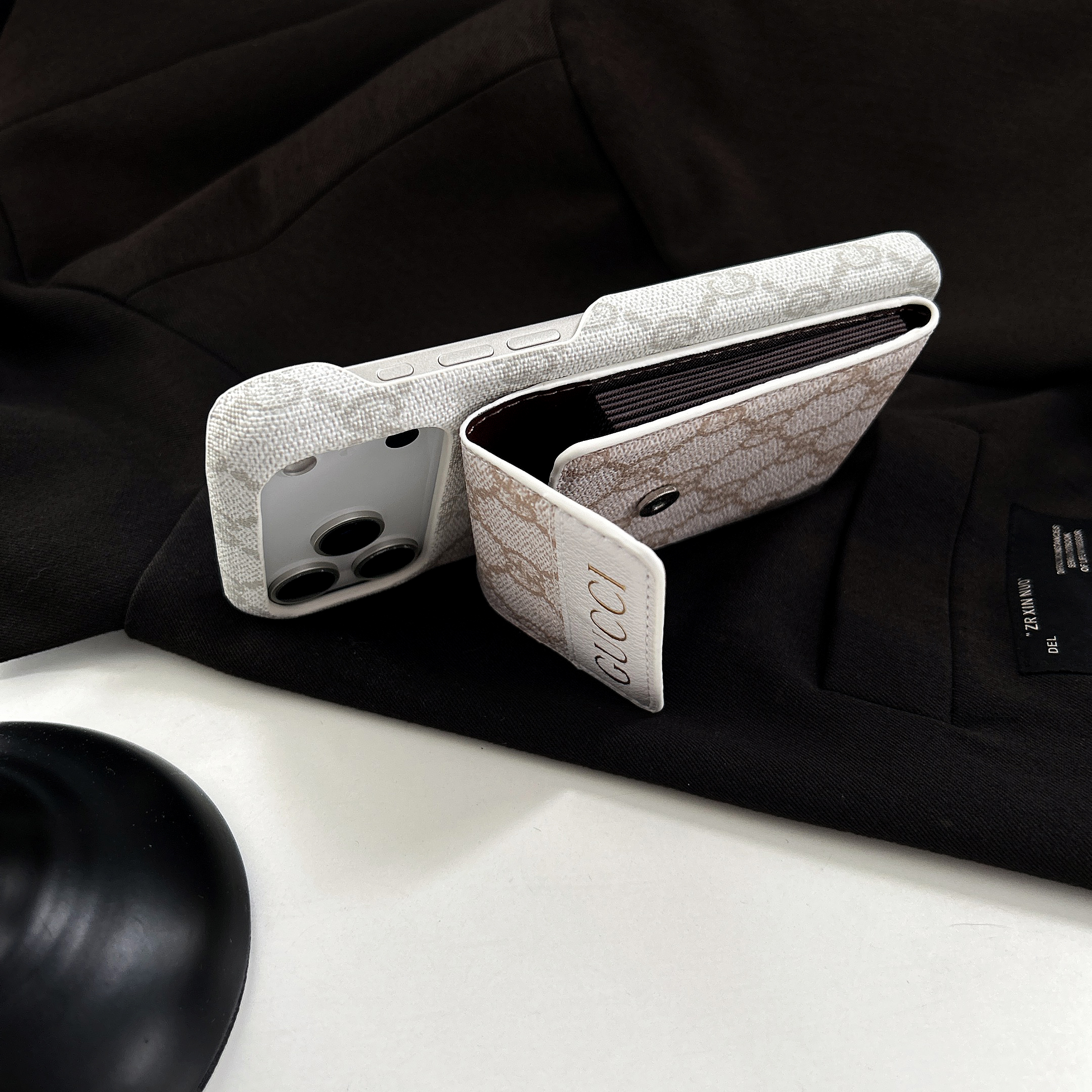 Elegant  GG iPhone Case With Card Holder For iPhone 17 Series-GEGG159