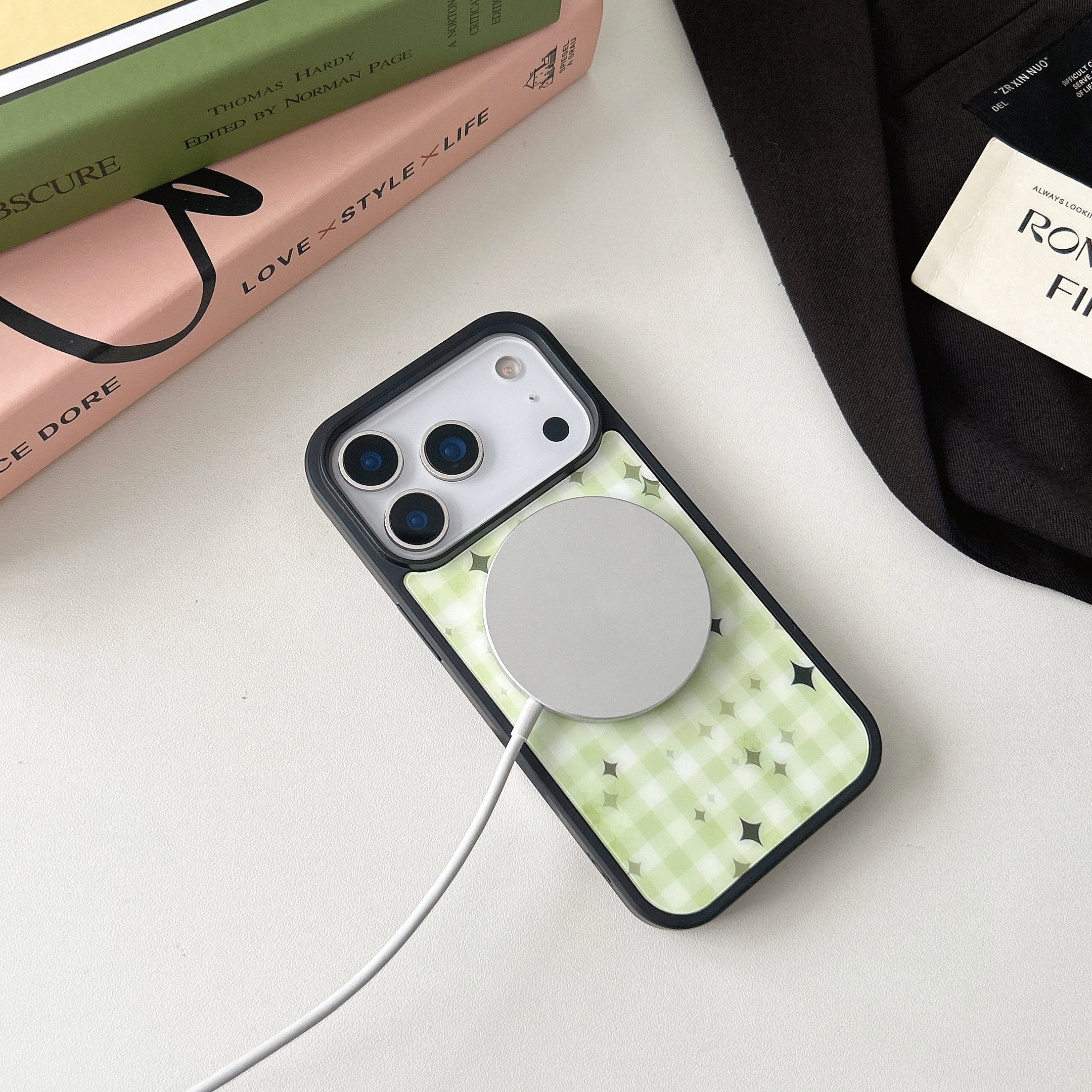Checkered Star & Dotted Star Phone Case  MagSafe Compatible  For iPhone 17/16/15/14/13 Series – CF250005