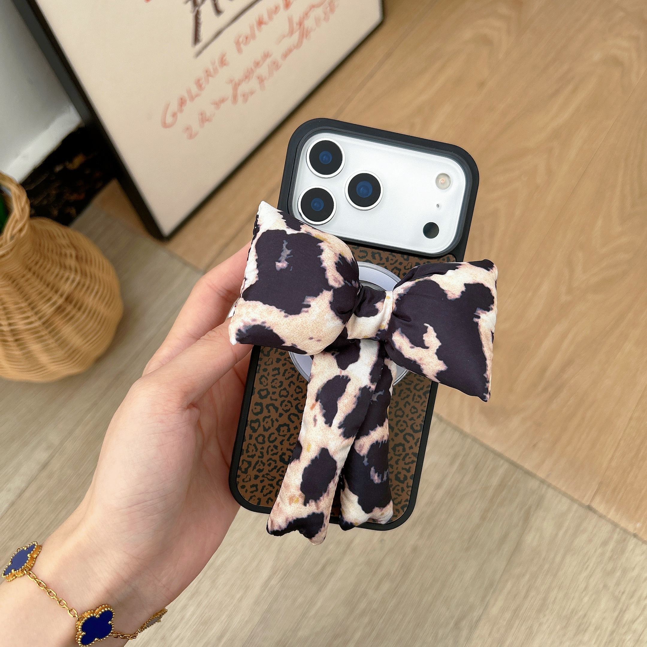 Leopard Print MagSafe-Compatible Phone Case with Holder for iPhone 17/16/15/14/13 Series – CF2500010