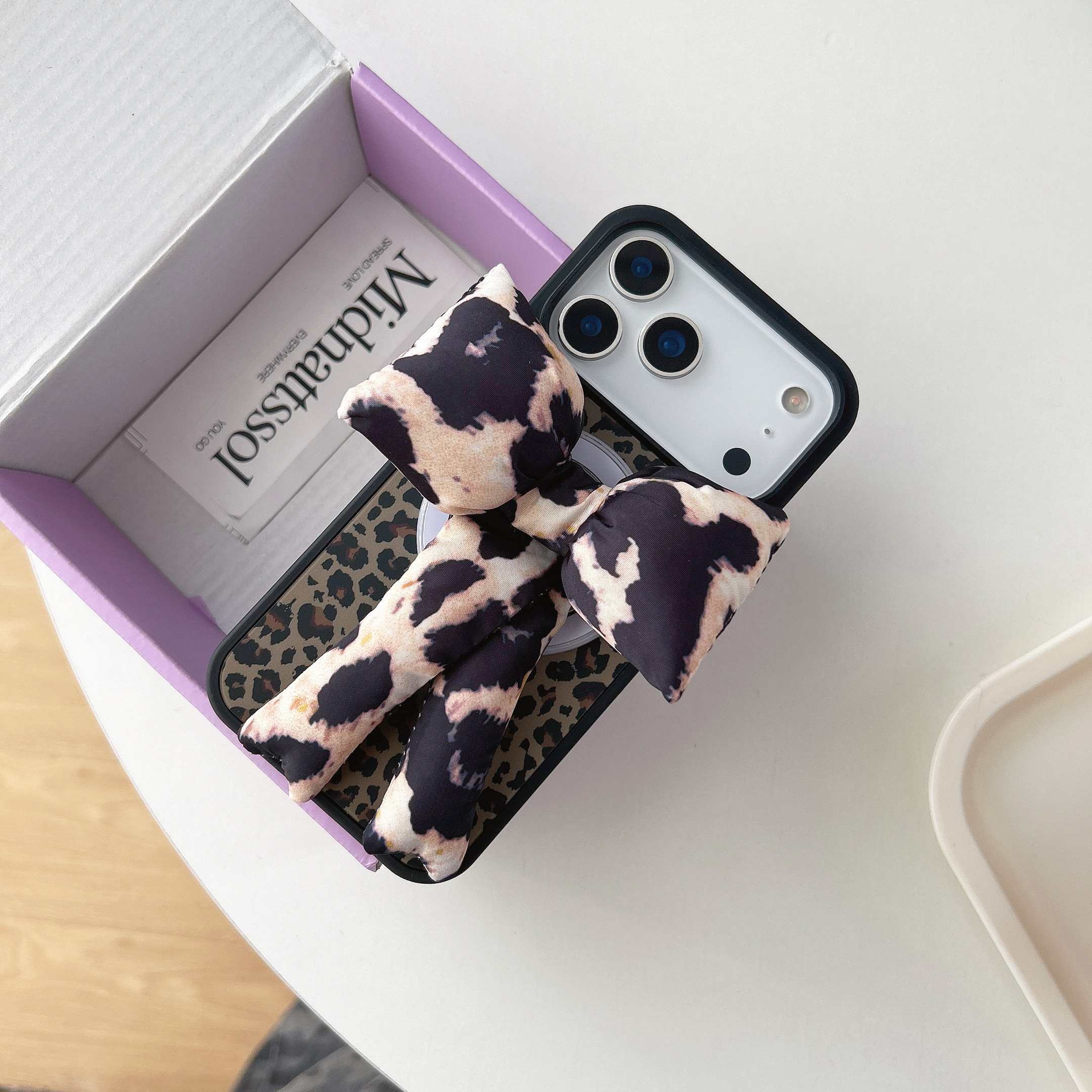 Leopard Print MagSafe-Compatible Phone Case with Holder for iPhone 17/16/15/14/13 Series – CF2500010