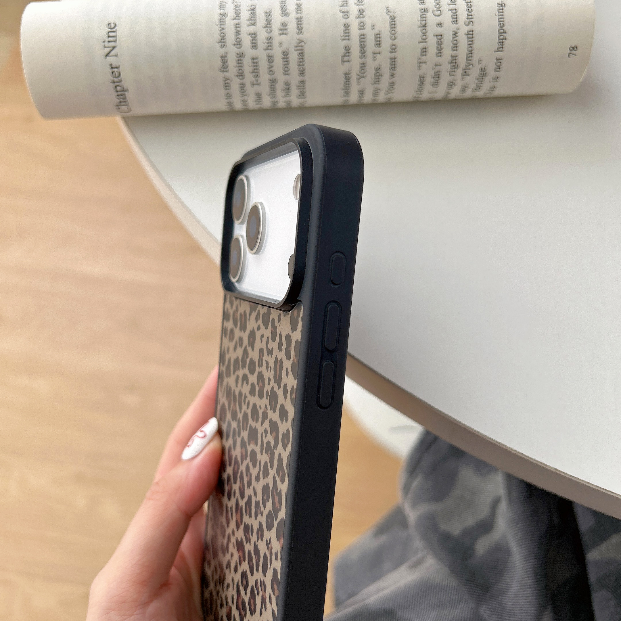 Leopard Print MagSafe-Compatible Phone Case with Holder for iPhone 17/16/15/14/13 Series – CF2500010