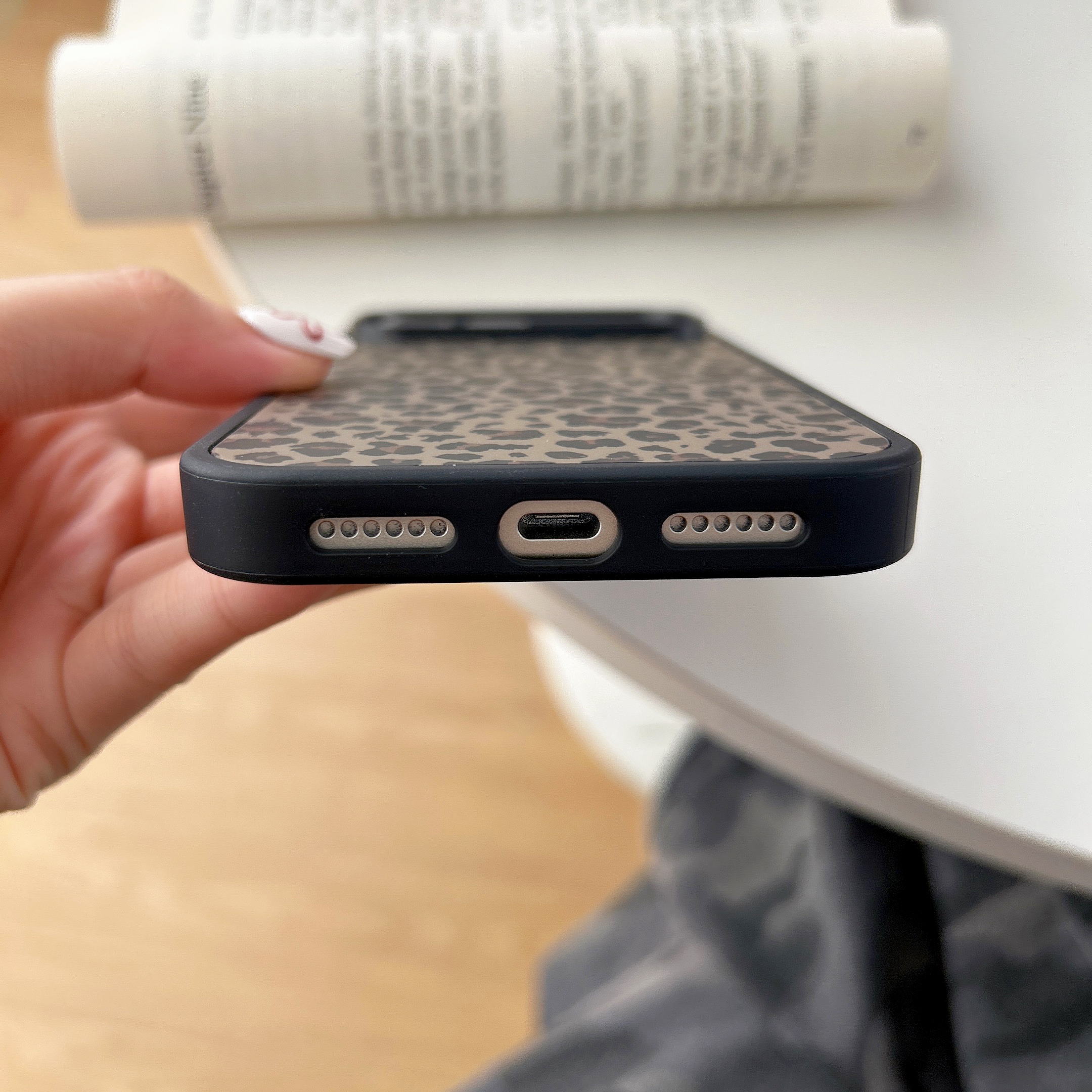 Leopard Print MagSafe-Compatible Phone Case with Holder for iPhone 17/16/15/14/13 Series – CF2500010
