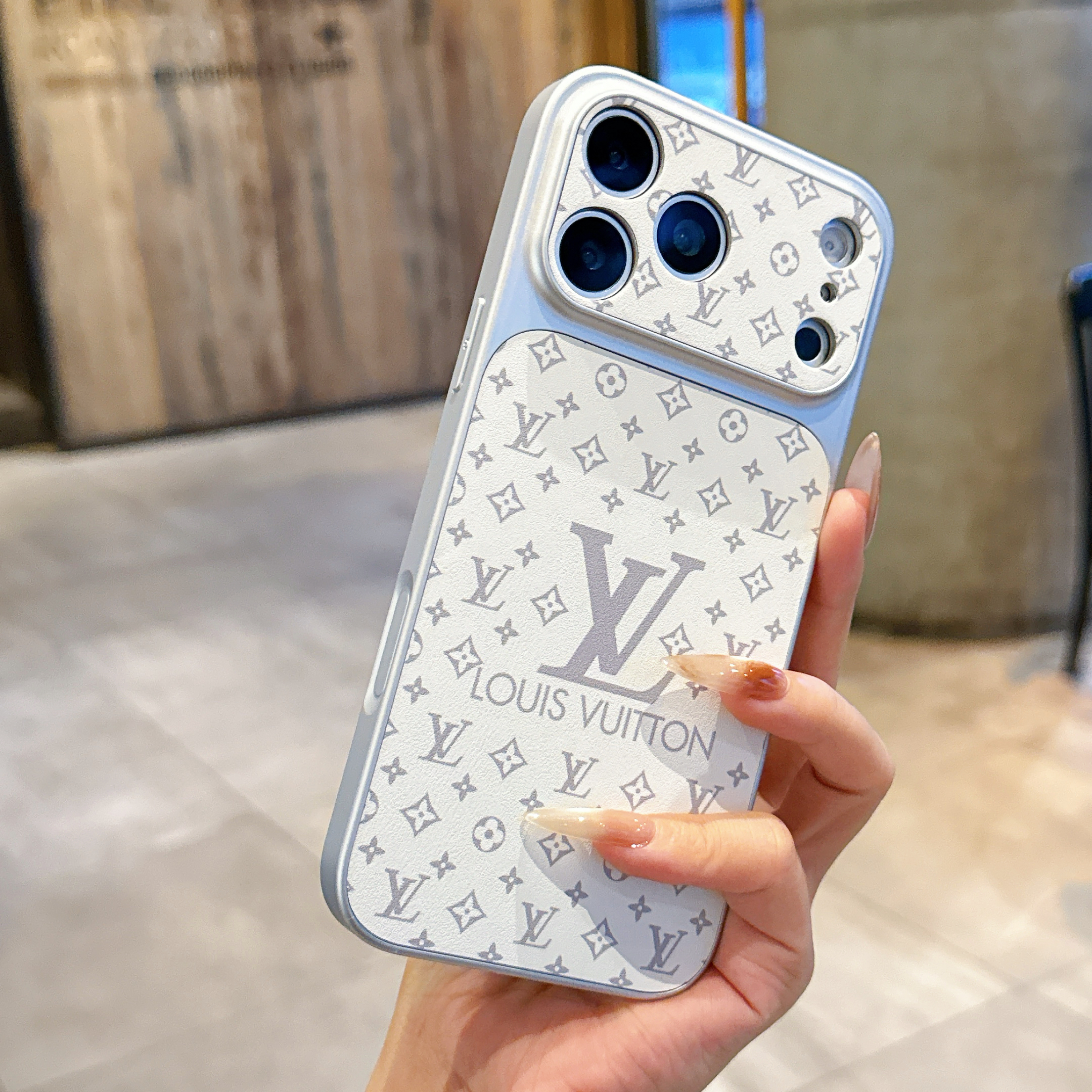 Luxury Monogram iPhone case White– GFLV002